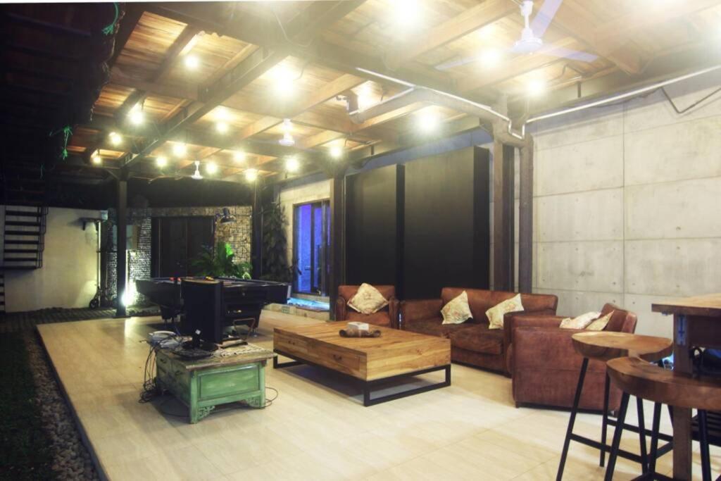 Villa Amalura I 요그야카르타 외부 사진